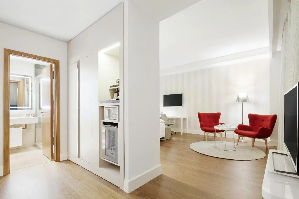 JUNIOR SUITE CAPACITY 3 Room, NH Collection Berlin Mitte Friedrichstrasse, Berlin