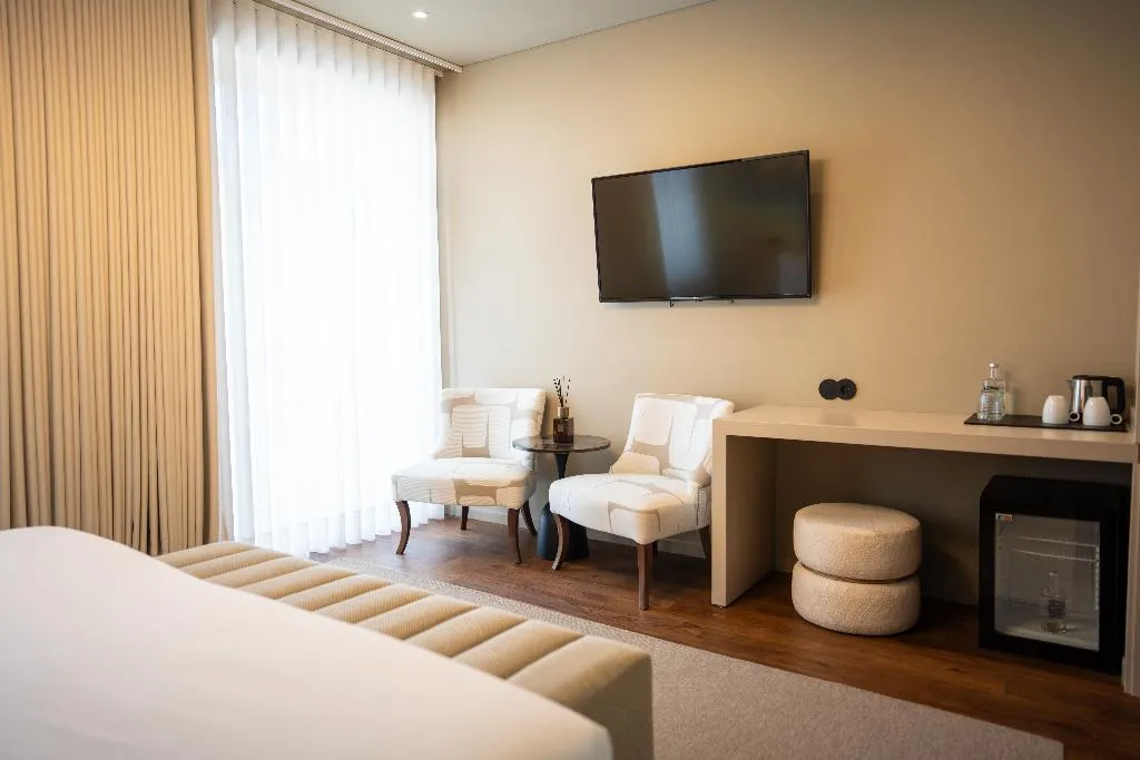 DOUBLE DELUXE WITH BALCONY Room, Santo Thyrso Hotel, Porto