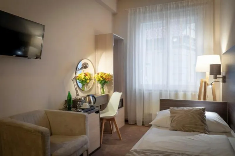 SINGLE SUPERIOR Room, Pytloun Kampa Garden Hotel Prague, Prague