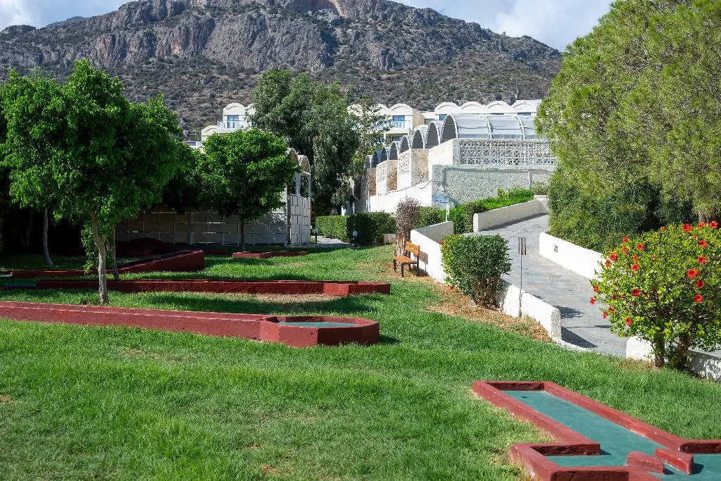Sports and Entertainment, Mare Blue, Crete