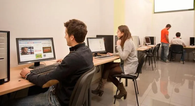 Sports and Entertainment, Residencia de estudiantes Onix, Barcelona