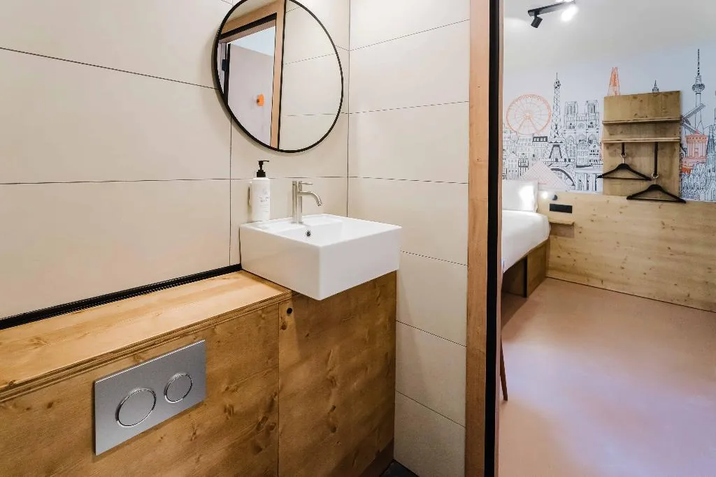 SINGLE STANDARD Room, easyHotel Alicante Centro, Costa Blanca