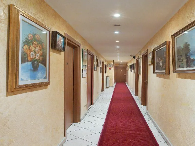 Lobby, Arco Romana, Milan