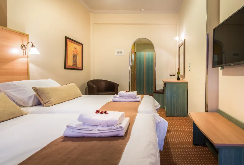 Room, Phoenix, Zante