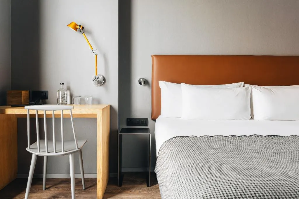 TRIPLE STANDARD Room, Uma House by Yurbban Trafalgar, Barcelona
