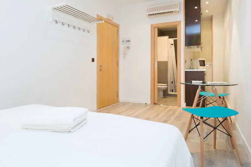 STUDIO STANDARD Room, AinB Las Ramblas-Colón Apartments, Barcelona