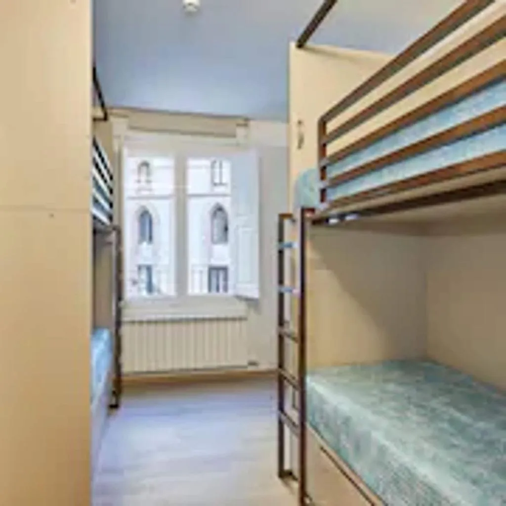 QUADRUPLE BUNK BED Room, Alberg Abat Oliba, Barcelona