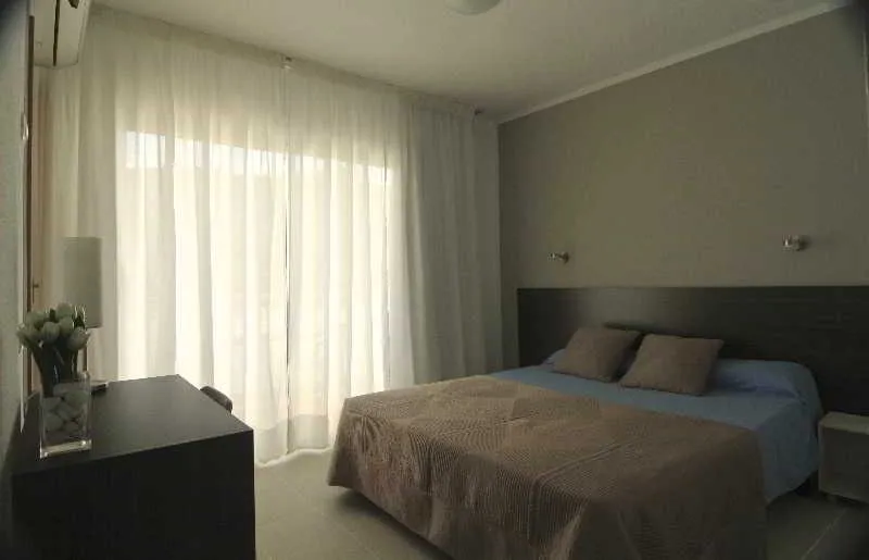 Room, Tahiti, Costa Dorada