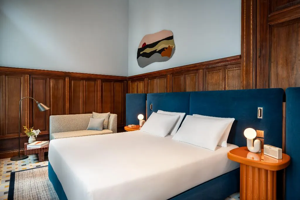 SUITE KING SIZE BED Room, Andaz Lisbon, Lisbon