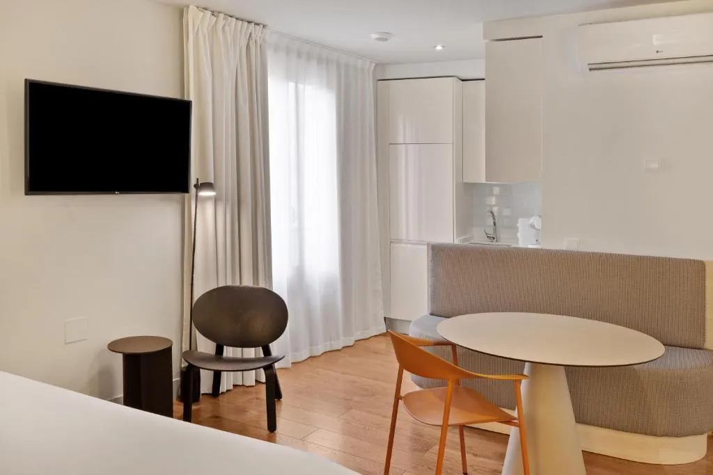 Room, B&B Apartamentos Madrid Centro Fuencarral 46, Madrid