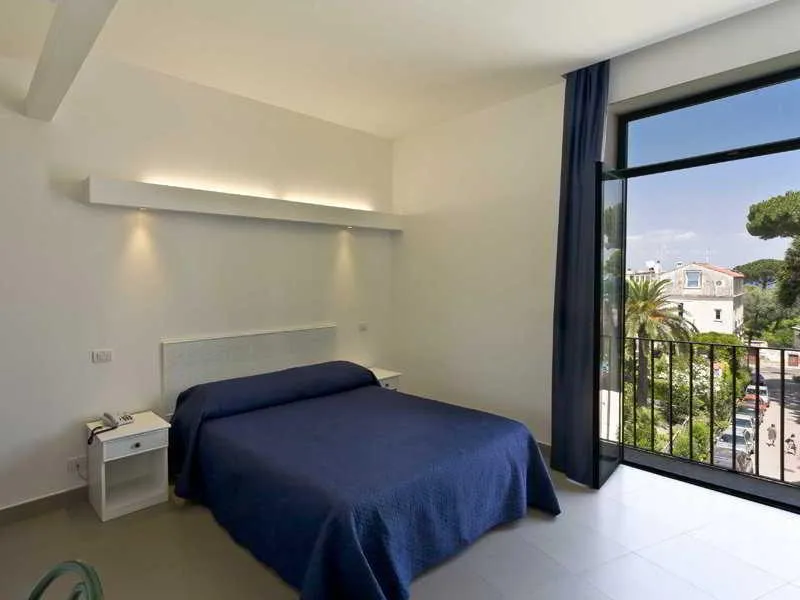 DOUBLE STANDARD Room, Eden, Naples