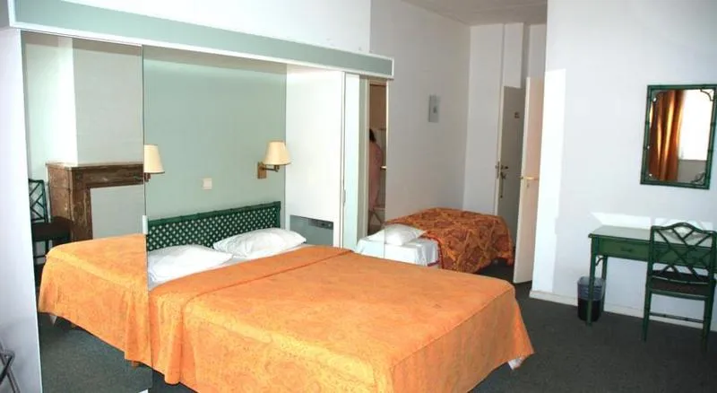 DOUBLE STANDARD Room, La Madeleine Grand Place Brussels, Brussels
