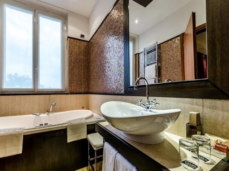 SUITE STANDARD Room, Silver, Milan