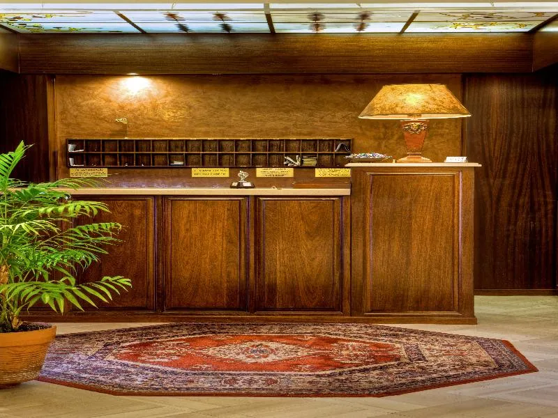 Lobby, Nicola, Athens