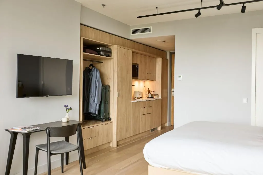 STUDIO WITH BALCONY Room, Wilde Amsterdam, Amsterdam