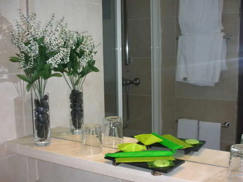 Room, Miau, Madrid