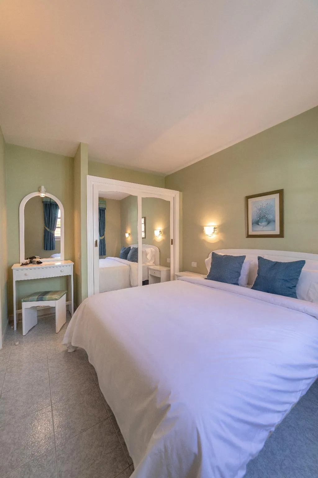 APARTMENT KING SIZE BED Room, Club Vista Serena, Gran Canaria