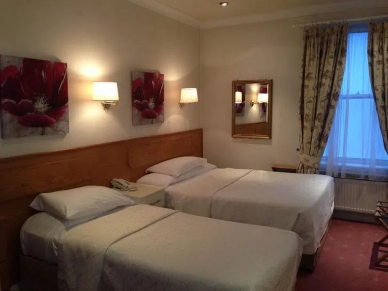 Room, Dergvale, Dublin