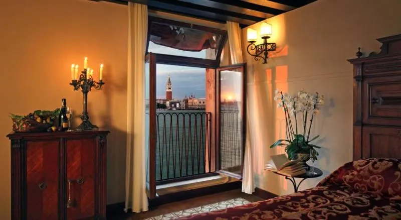 JUNIOR SUITE LAGOON VIEW Room, Bauer Palladio Hotel & Spa, Venice