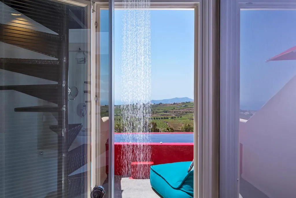 SUITE DELUXE WITH PRIVATE POOL Room, Art Hotel, Santorini