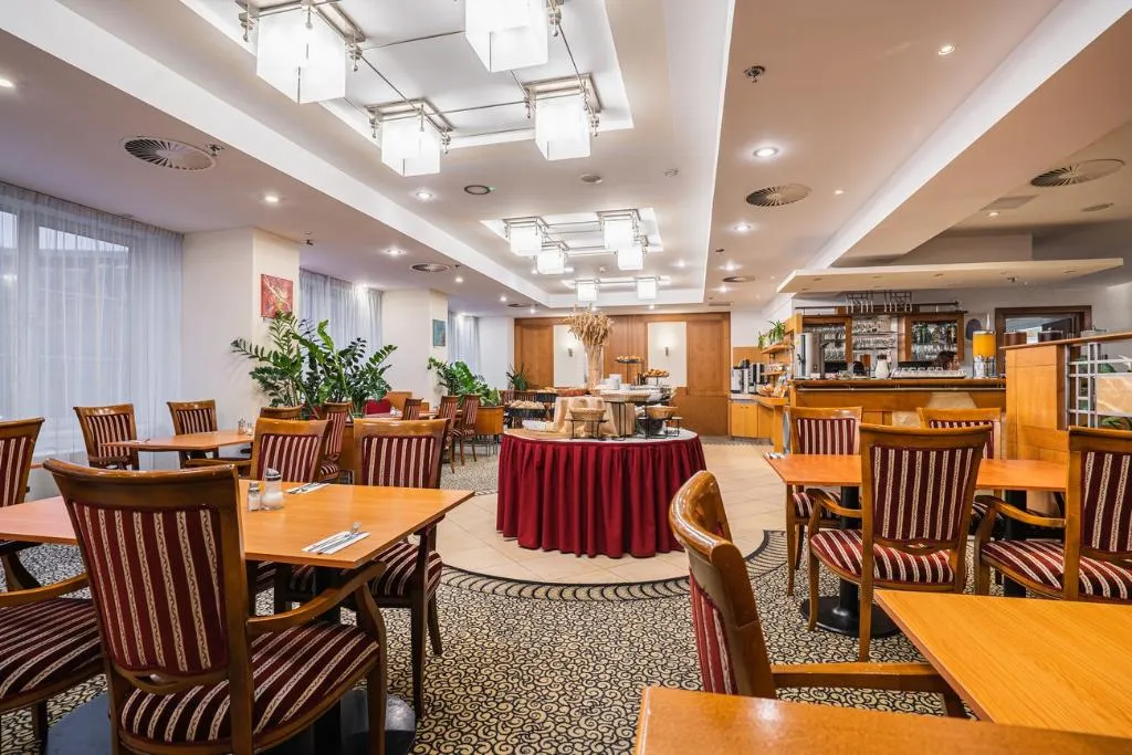 Bar, Ramada Prague City Centre, Prague