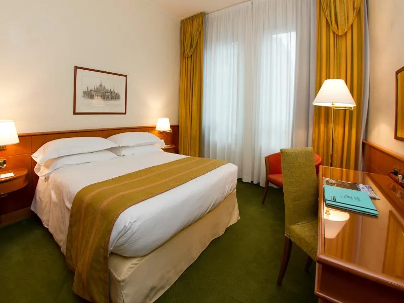 Room, Cavour, Milan