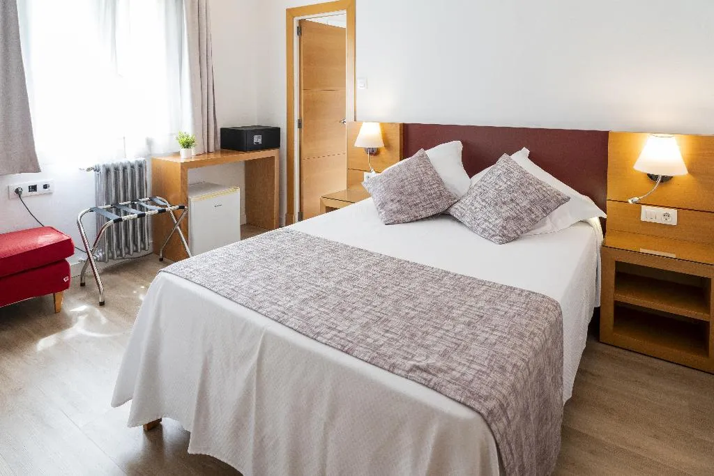 Room, Amic Colon, Majorca