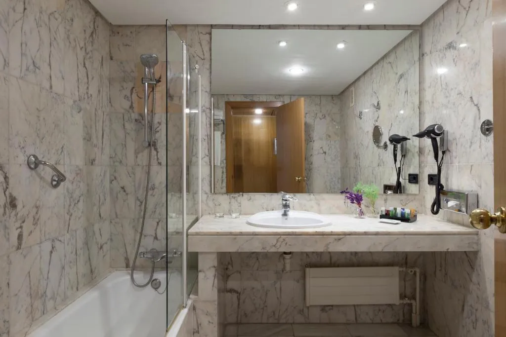 JUNIOR SUITE STANDARD Room, URH Ciutat de Mataró, Barcelona