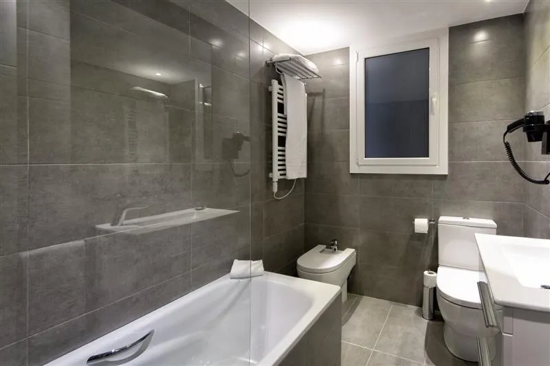 APARTMENT FOUR BEDROOMS Room, Mercedes Heritage Apartments, Barcelona