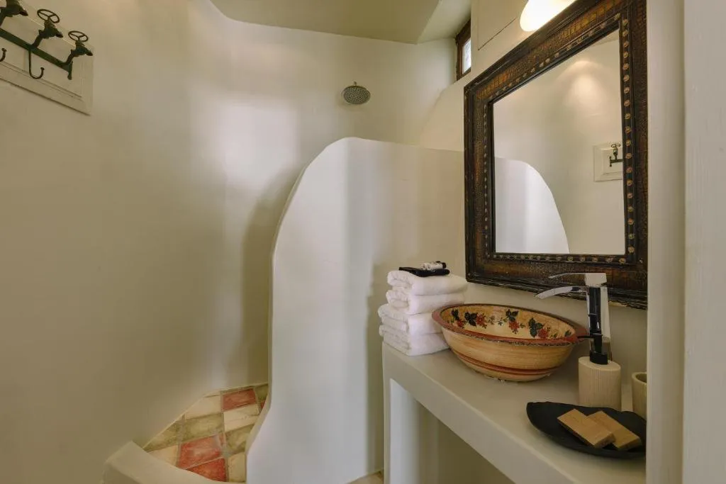 STUDIO DELUXE Room, Afroessa Hotel, Santorini