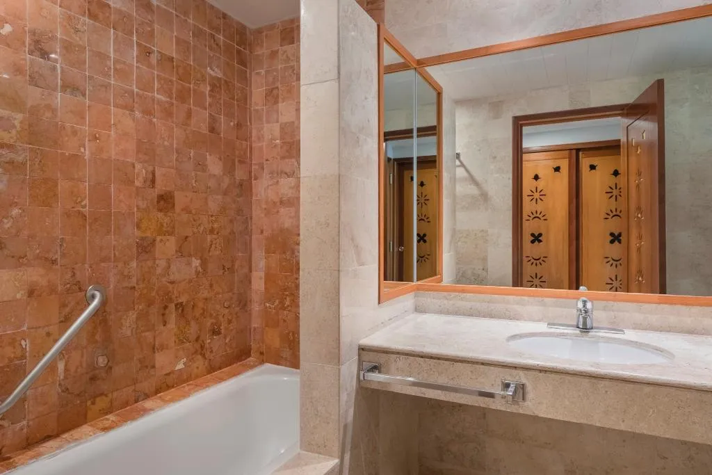 JUNIOR SUITE STANDARD Room, Iberostar Waves Paraiso del Mar All Inclusive, Cancun Area