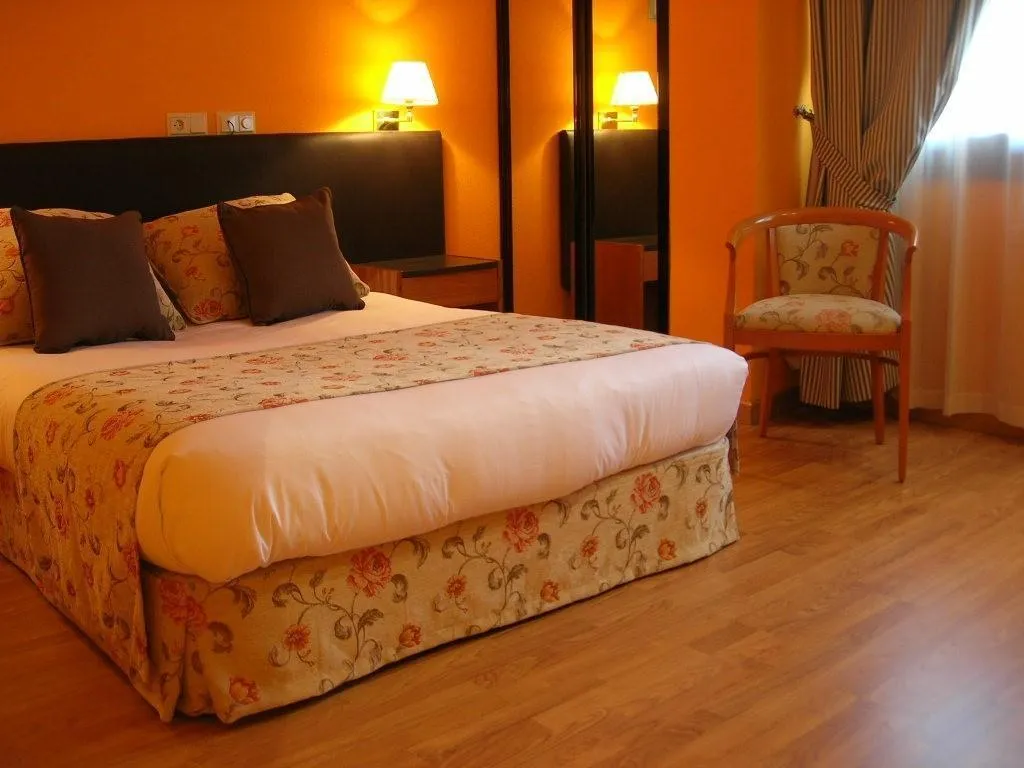 DOUBLE STANDARD Room, Torre Hogar, Madrid