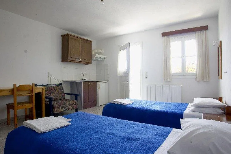 STUDIO CAPACITY 2 Room, Ibiscus Village Studios, Mykonos