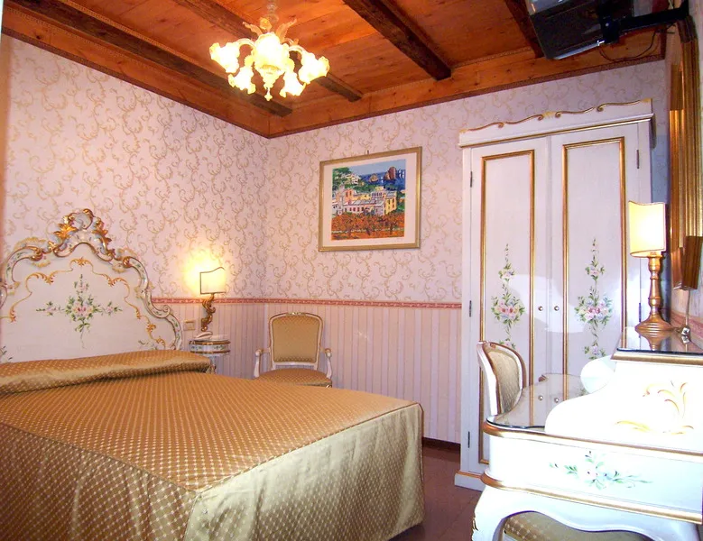 Room, Alloggi Sardegna, Venice