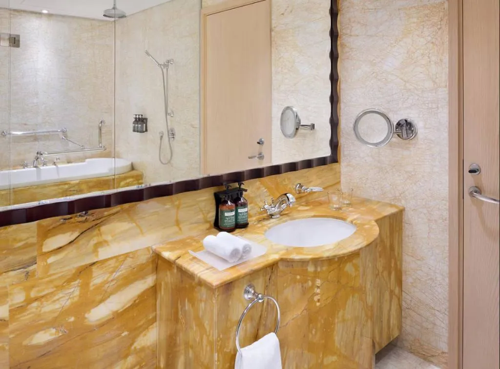 Double or Twin CLUB Room, Crowne Plaza Jumeirah, Dubai