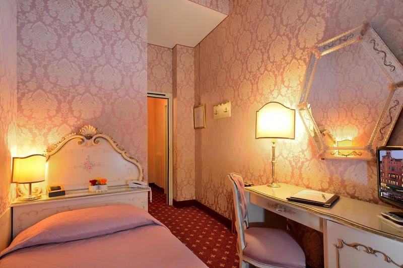 SINGLE STANDARD Room, Rialto Hotel, Venice