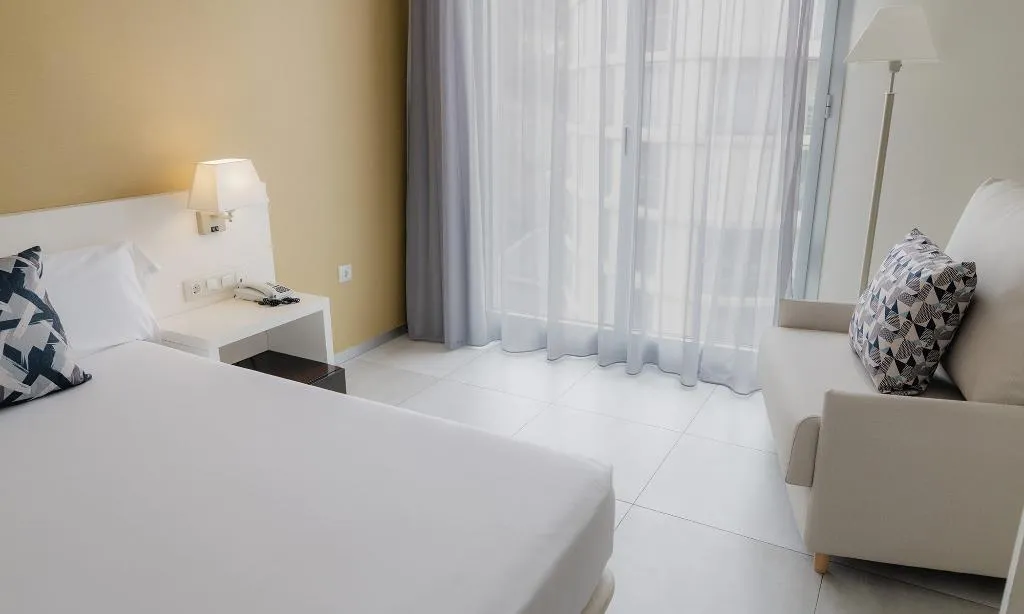 TRIPLE DELUXE Room, Palladium Peñíscola, Valencia