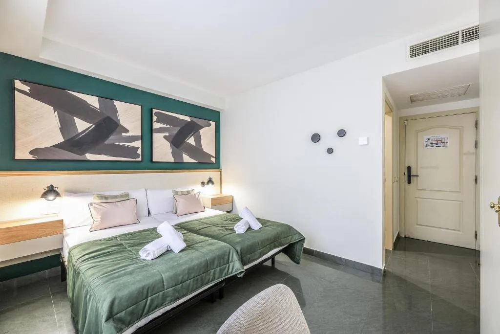 General view, Lusso Velilla, Madrid