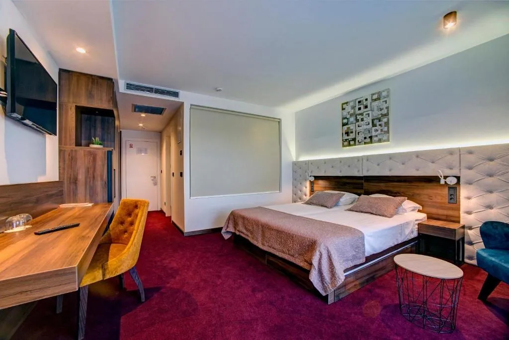 Double or Twin TWO BEDS Room, Hotel Scala, Split