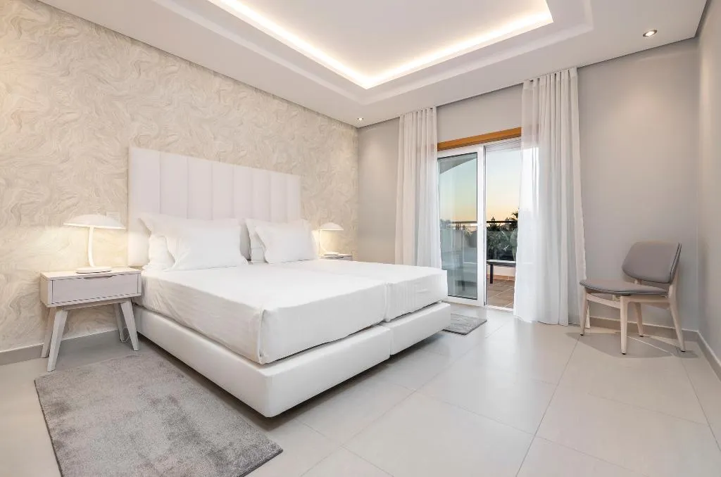 TOWNHOME TWO BEDROOMS WITH PRIVATE POOL Room, The Crest, Algarve