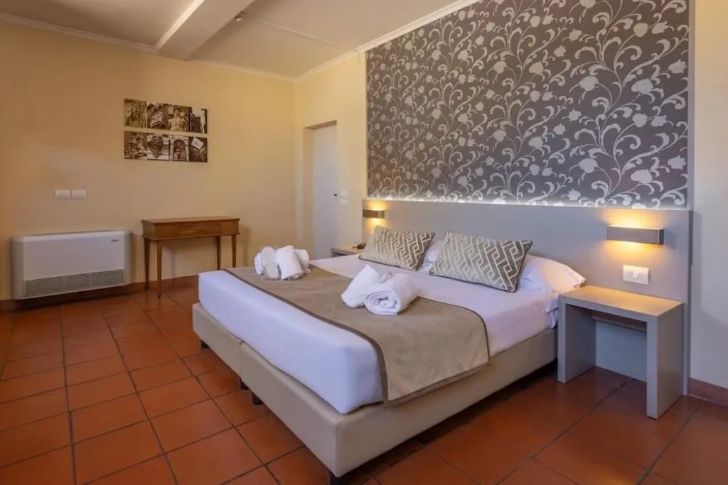 DOUBLE SUPERIOR WITH VIEWS Room, Albergo Firenze, Florence