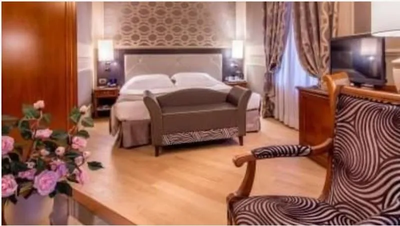 JUNIOR SUITE CAPACITY 4 Room, Grand Visconti Palace, Milan