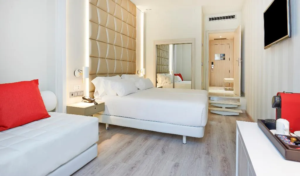 TRIPLE SUPERIOR Room, NH Collection Barcelona Podium, Barcelona