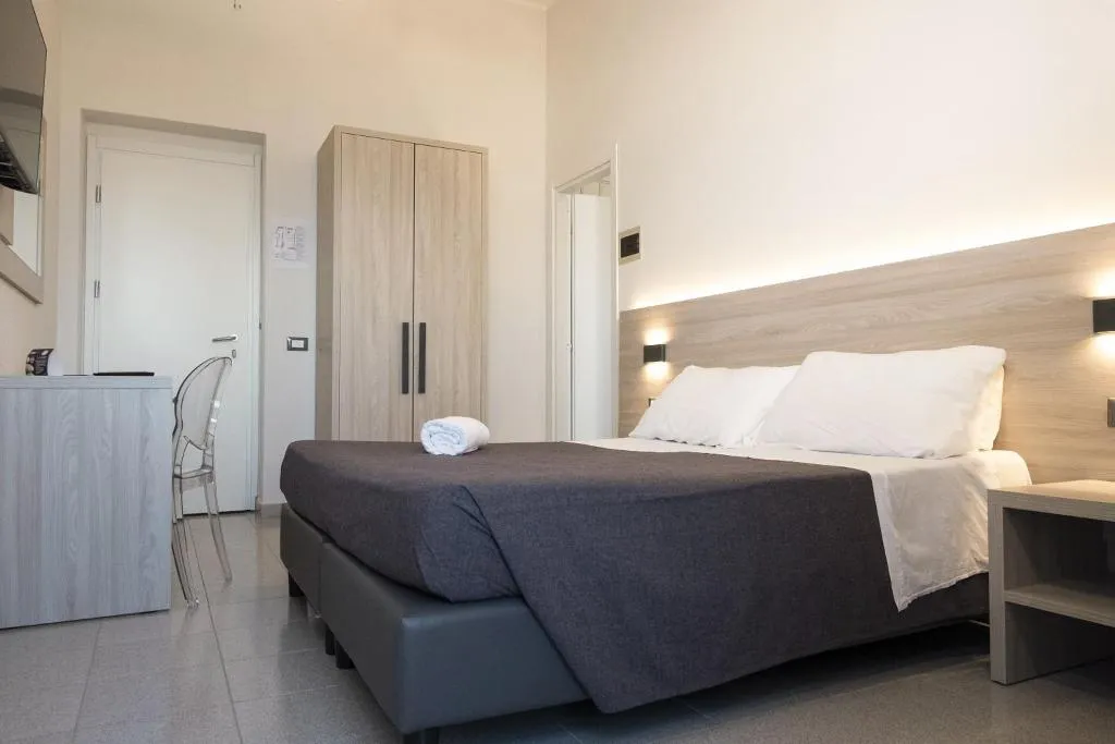 Double or Twin SEA VIEW WITH BALCONY Room, Tirreno Hotel, Palermo