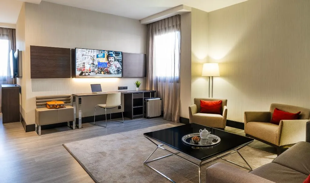 DOUBLE EXECUTIVE QUEEN BED Room, Novotel Madrid Center, Madrid