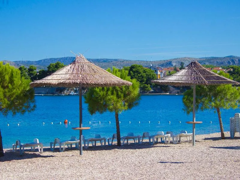 Beach, Spongiola, Split