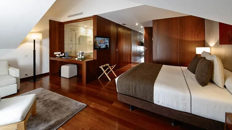 JUNIOR SUITE STANDARD Room, Carris Porto Ribeira, Porto