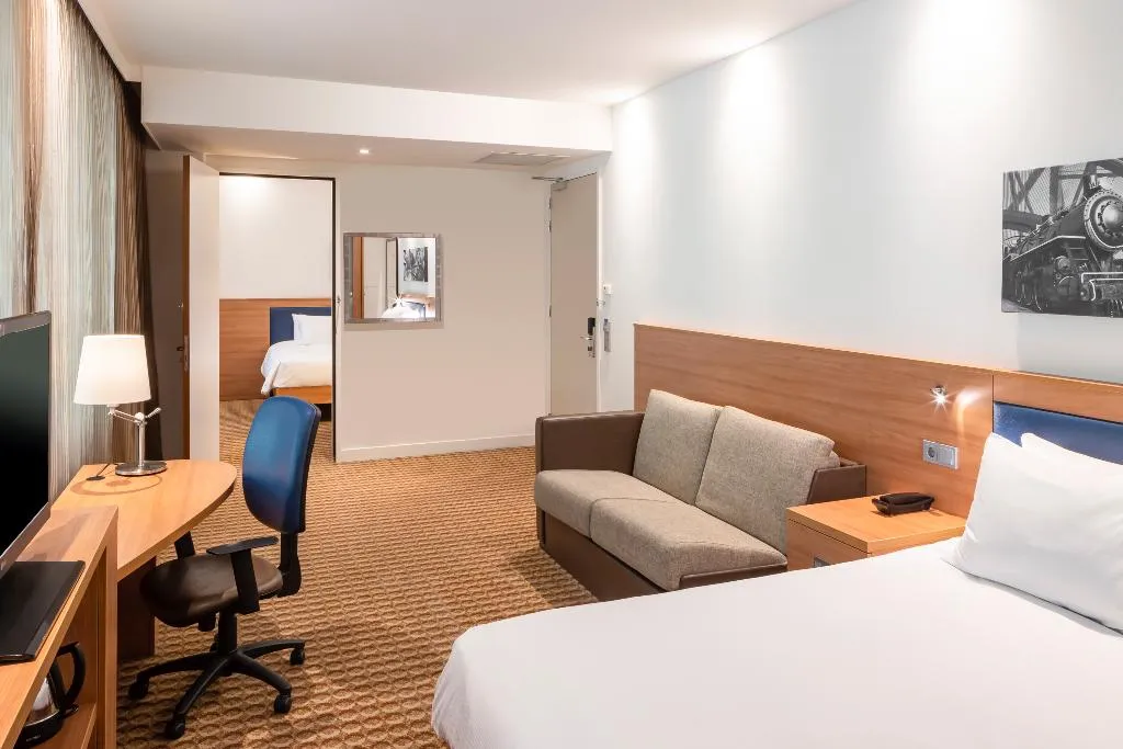 FAMILY ROOM CONNECTING ROOM Room, Hampton by Hilton Amsterdam / Arena Boulevard, Amsterdam