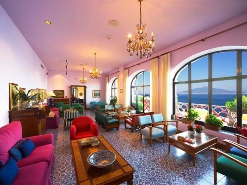 Lobby, Minerva, Naples