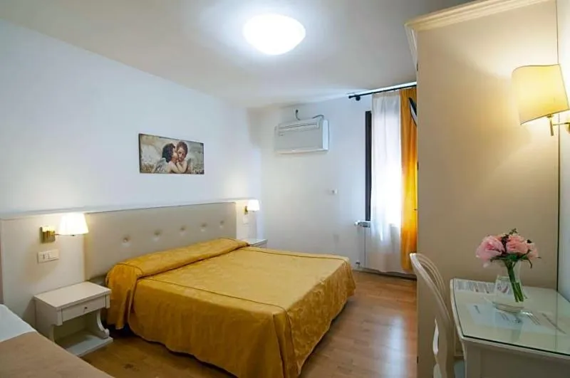 Lobby, Ai Tolentini, Venice
